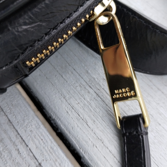 Marc Jacobs Black Leather Belt Bag with Gold Accents - Picture 9 of 11